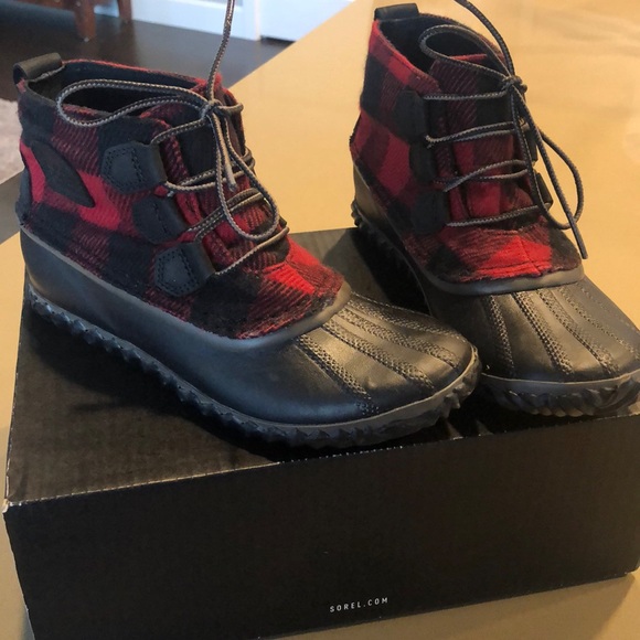 sorel out n about plaid